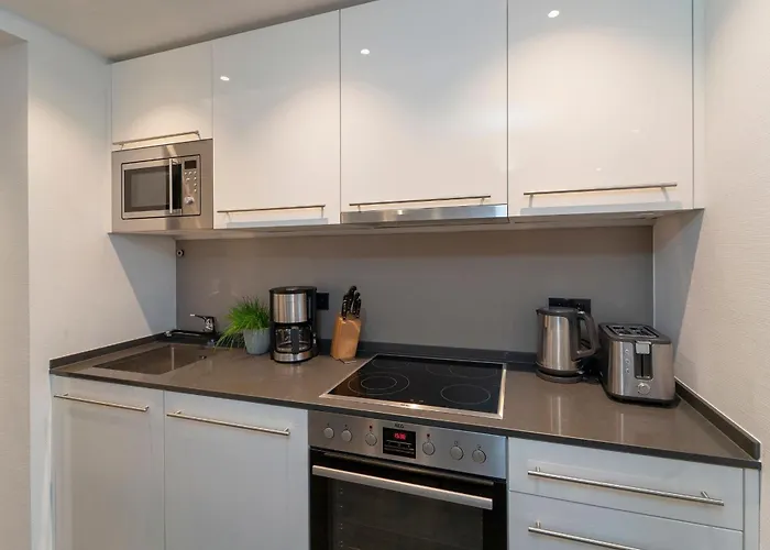 Residenz Kleine Bergstrasse 6 *